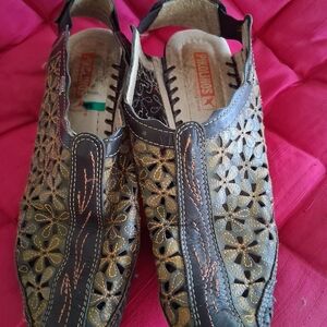 PIKOLINOS Black and Gold Floral Loafers